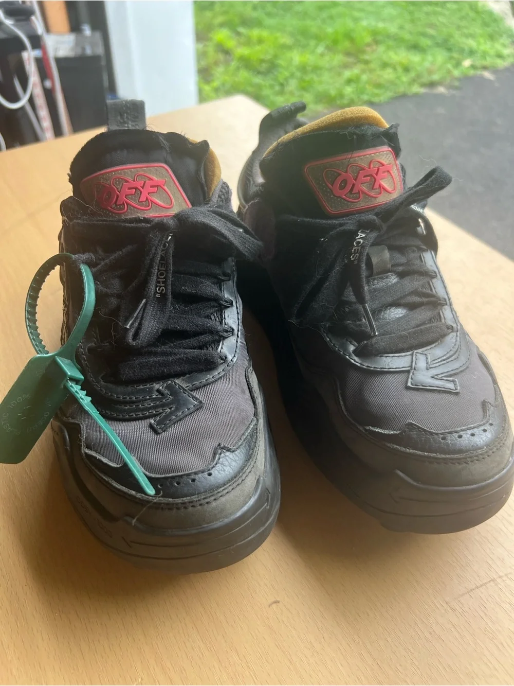 OFF-WHITE ODSY-1000 'BLACK GREY FUCHSIA' Men’s Size 39 Sneakers